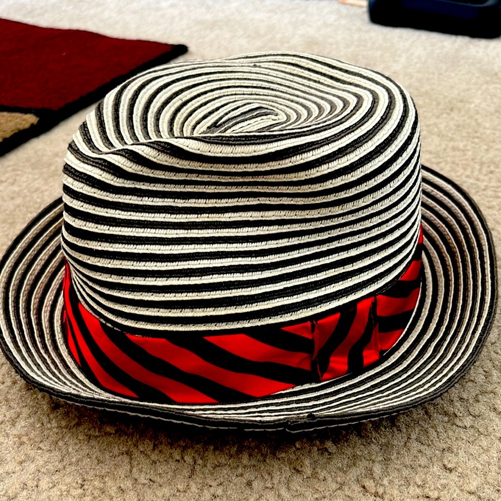 Peter Grimm Fedora paper hat size S/M.